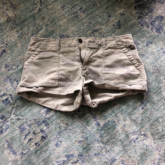 Abercrombie & Fitch Pants - Abercrombie Camo Shorts